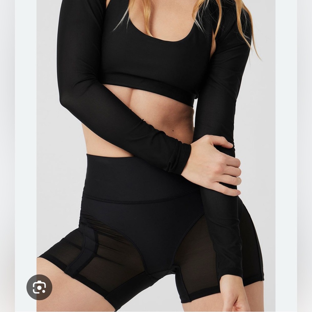 ALO Yoga 5” Airlift Heat Wave Biker Shorts